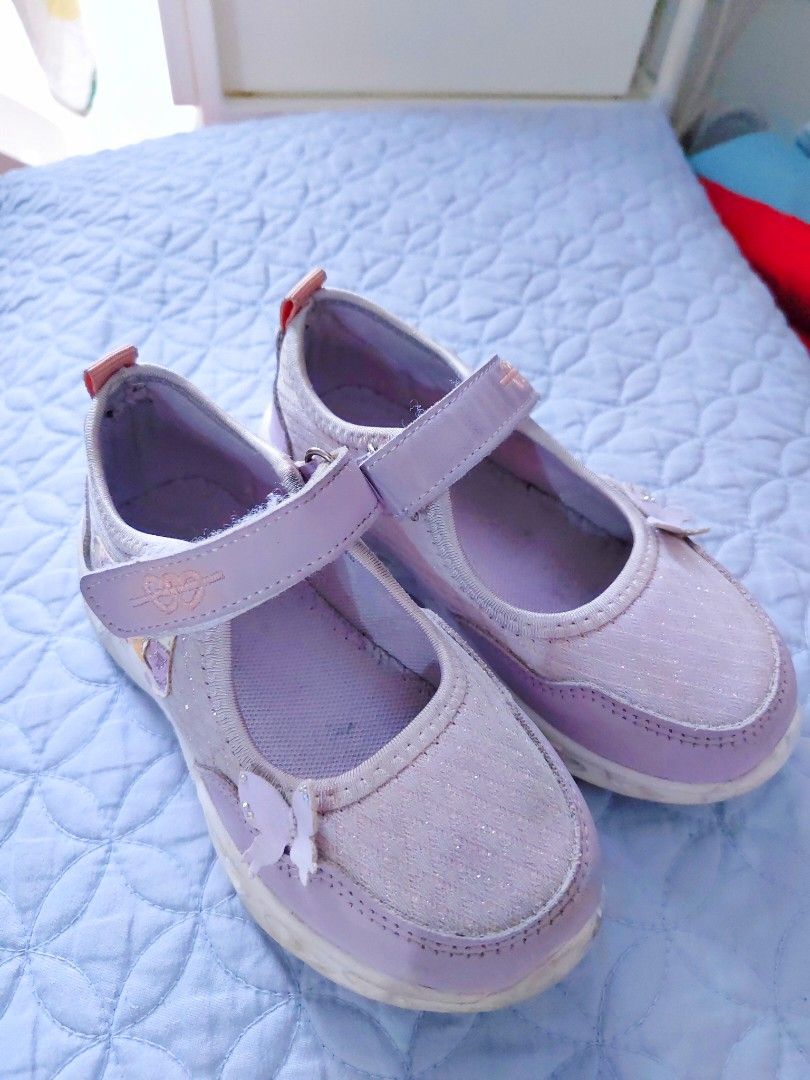 Lightning Shoes for kids (Category: Babies & Kids Fashion) located in Las Pinas. Submitted by glowupmamalife (Listing ID 1464782059, Image 1). Description: moving out sale!!! Shoes size insole 18cm Maayos na maayos pa yan kailangan lang po nilisan, umiilaw both sides las Piñas city pick up.