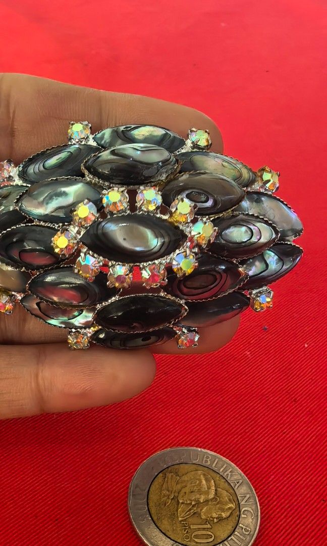 Like new Abalone Brooch Japan (Category: Brooches) located in Tuguegarao City. Submitted by zenphoenix-7ad615 (Listing ID 1466034798, Image 3). Description: Like new PRETTY IN actual Large size.