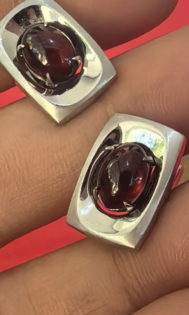 Like new Garnet cufflinks (Category: Precious Stones) located in Tuguegarao City. Submitted by zenphoenix-7ad615 (Listing ID 1466040967, Image 2). Description: Cufflinks Garnet.