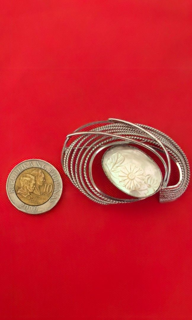 Like new Japan brooch (Category: Brooches) located in Tuguegarao City. Submitted by zenphoenix-7ad615 (Listing ID 1466021788, Image 1). Description: Silver color brooch.