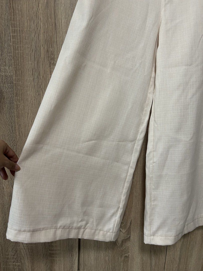 Linen-Style Wide-Leg Pants (Category: Other Bottoms) located in Bulacan. Submitted by relove.re (Listing ID 1465960519, Image 3). Description: Size: XS to S (petite) Condition: Pre-loved / Good condition Color: Off-white / Cream Style: High-waist, wide-leg / culotte style Details: Button closure • Side pockets • Relaxed fit.