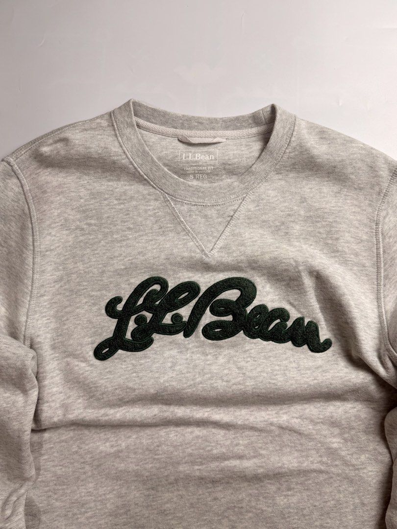 LLBean Classic Crewneck Sweatshirt (Category: Coats, Jackets and Outerwear) located in Cainta. Submitted by kara_hirota (Listing ID 1466060354, Image 3). Description: LLBean Classic Crewneck Sweatshirt Measurements: Tagged S Shoulders 17 Sleeves 25.5 Pit to pit 19.6 Length 26.7 Minimal wear. Excellent condition A timeless L.L.Bean sweatshirt showcasing the brand’s vintage script logo, cut in a clean, understated silhouette with a comfortable, mod