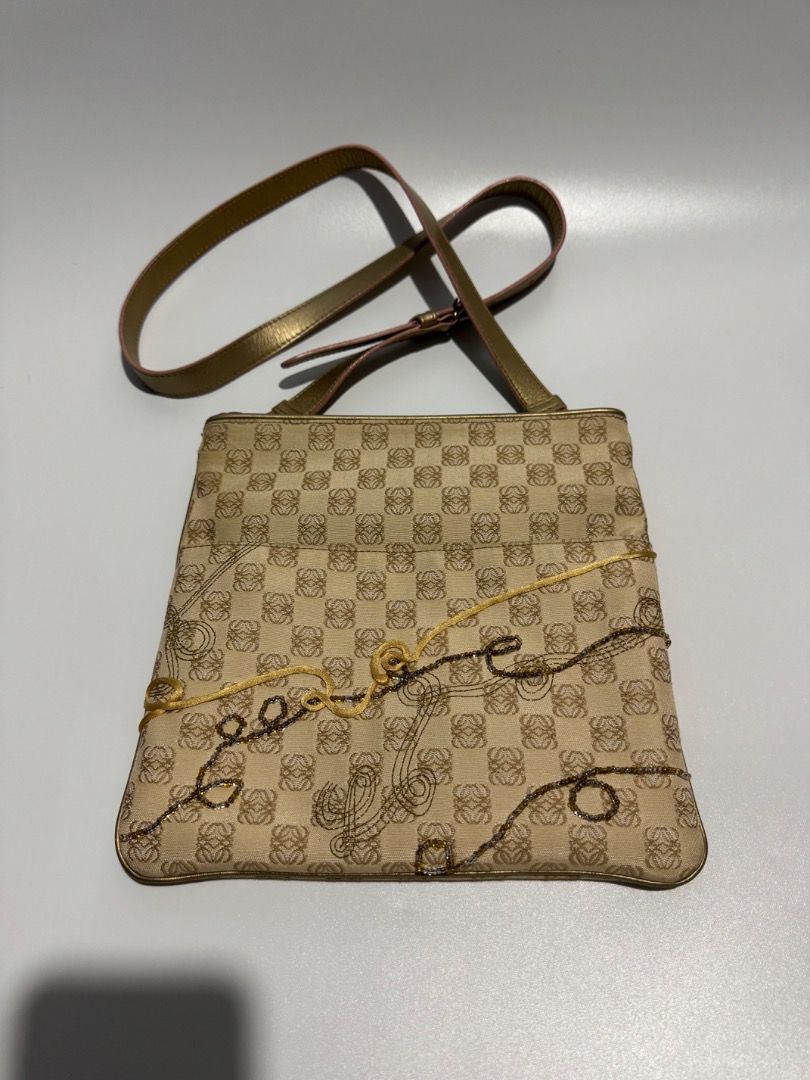 Loewe Anagram Sling (Category: Luxury Bags & Wallets) located in Las Pinas. Submitted by coluxxexprelovedstreet1828 (Listing ID 1466137720, Image 3). Description: Authentic Loewe Anagram Sling Rank AB Rubber lining cracking on sling Minimal signs of use Guaranteed authentic Negotiable Detailed pics available upon request No to meet up Courier j&t, LBC (by schedule) Lalamove/grab around metromanila SF shoulder by buyer Last photo for price referen