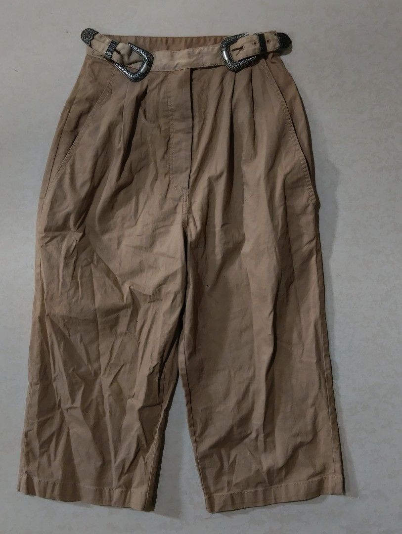 Loewe trouser (Category: Luxury Apparel) located in Ajuy. Submitted by aljohndalumpines88 (Listing ID 1466001665, Image 1). Description: no issue.