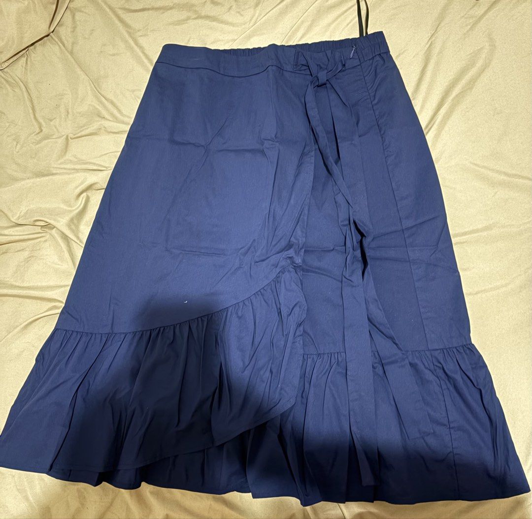 long skirt (Category: Skirts) located in Manila. Submitted by akirai814 (Listing ID 1465967740, Image 1). Description: .