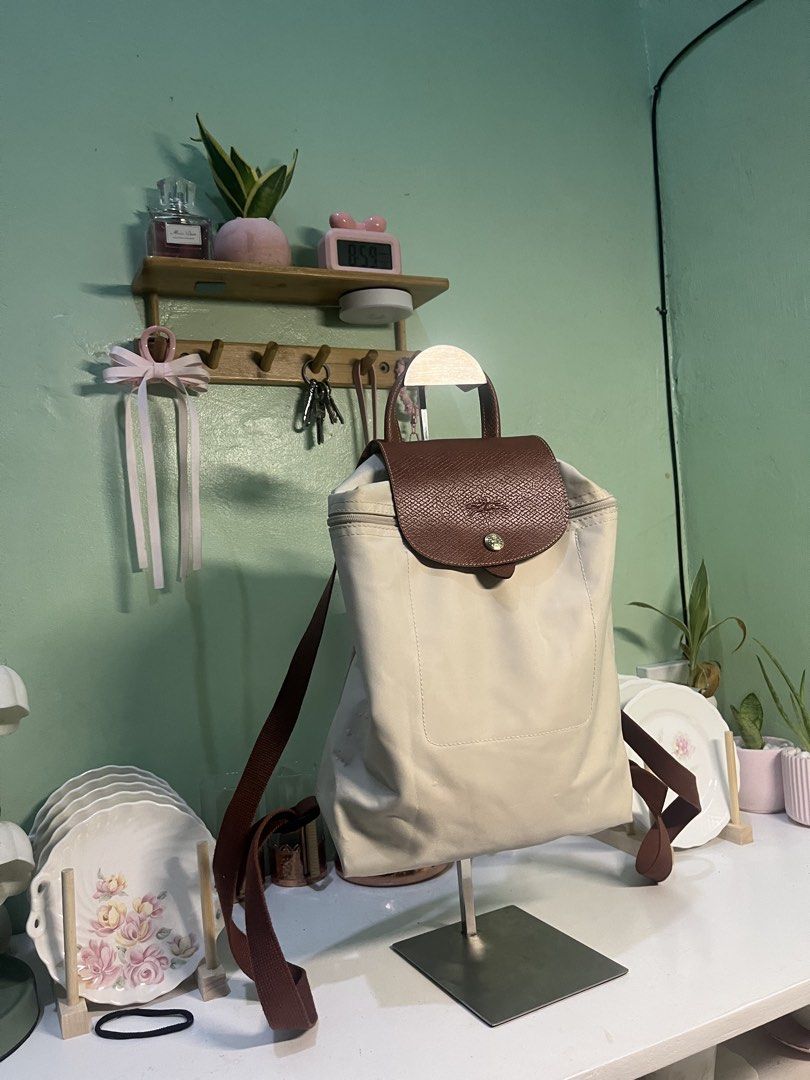 Longchamp Bagpack (Category: Luxury Bags & Wallets) located in Manila. Submitted by thriftniyuno (Listing ID 1466067954, Image 3). Description: Good condition Minimal Sign of useed.