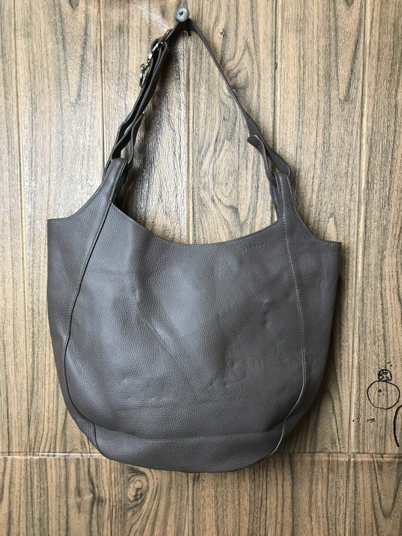 Longchamp Grey Leather Hobo Shoulder Bag (Category: Luxury Bags & Wallets) located in Aloguinsan. Submitted by jayhooukay (Listing ID 1466077287, Image 1). Description: - 67,000 brand new , sa akin 8,500 - Authentic Longchamp grey pebbled leather shoulder bag - Soft, slouchy hobo design with a sturdy structured base - Elegant gold-tone hardware with engraved branding - Clean branded nylon interior featuring multiple pockets and a secure zipped co