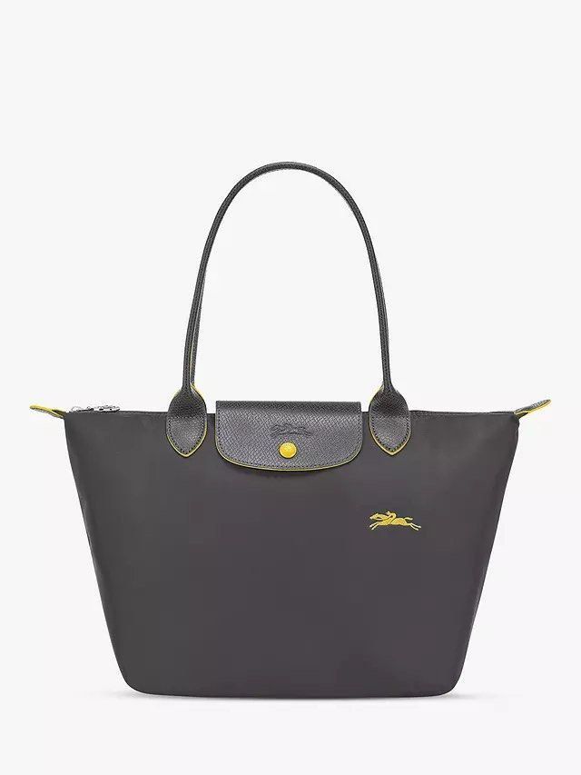 Longchamp Le Pliage Club Tote Medium Long Handle (Category: Luxury Bags & Wallets) located in Cainta. Submitted by cocaclutter (Listing ID 1465960481, Image 1). Description: - dm for more pics and details ! - authentic !!! - super light even with many items inside - good for school! - rfs: want another color :] GCash payment only! Sf will be shouldered by the buyer.