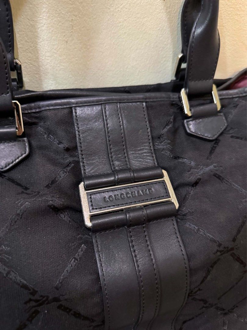 Longchamp Original (Category: Shoulder Bags) located in Quezon City. Submitted by dalsua (Listing ID 1465999102, Image 2). Description: Price negotiable.