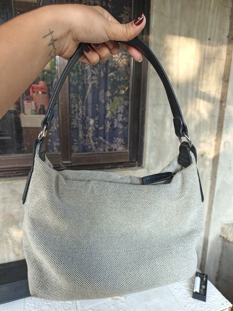 Longchamp shoulder bag (Category: Shoulder Bags) located in Quezon, Isabela. Submitted by ukay-ukaybylyn (Listing ID 1466152993, Image 2). Description: super ganda😍 need laba lang kita naman may dumi syempre ukay ngani no rubs no other issue.