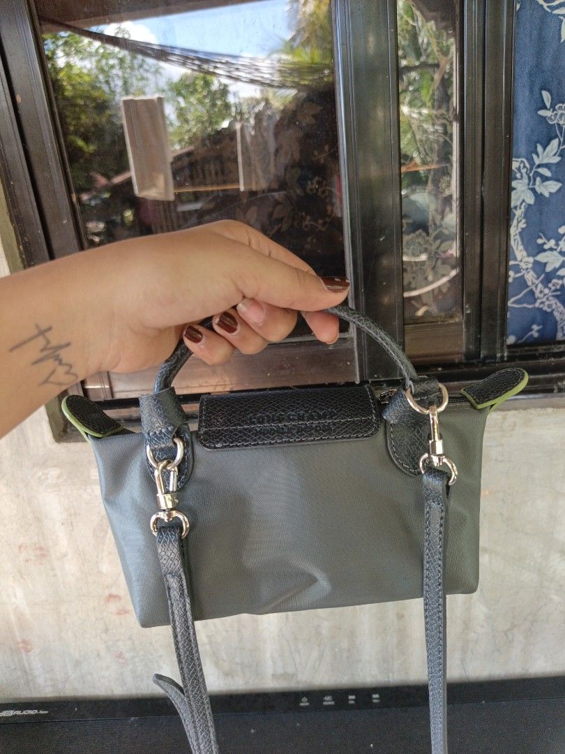 Longchamp small sling bag (Category: Cross-body Bags) located in Quezon, Isabela. Submitted by ukay-ukaybylyn (Listing ID 1466153186, Image 2). Description: excellent condition💯 no rubs no issue small size only isang phone lang ang kasya.