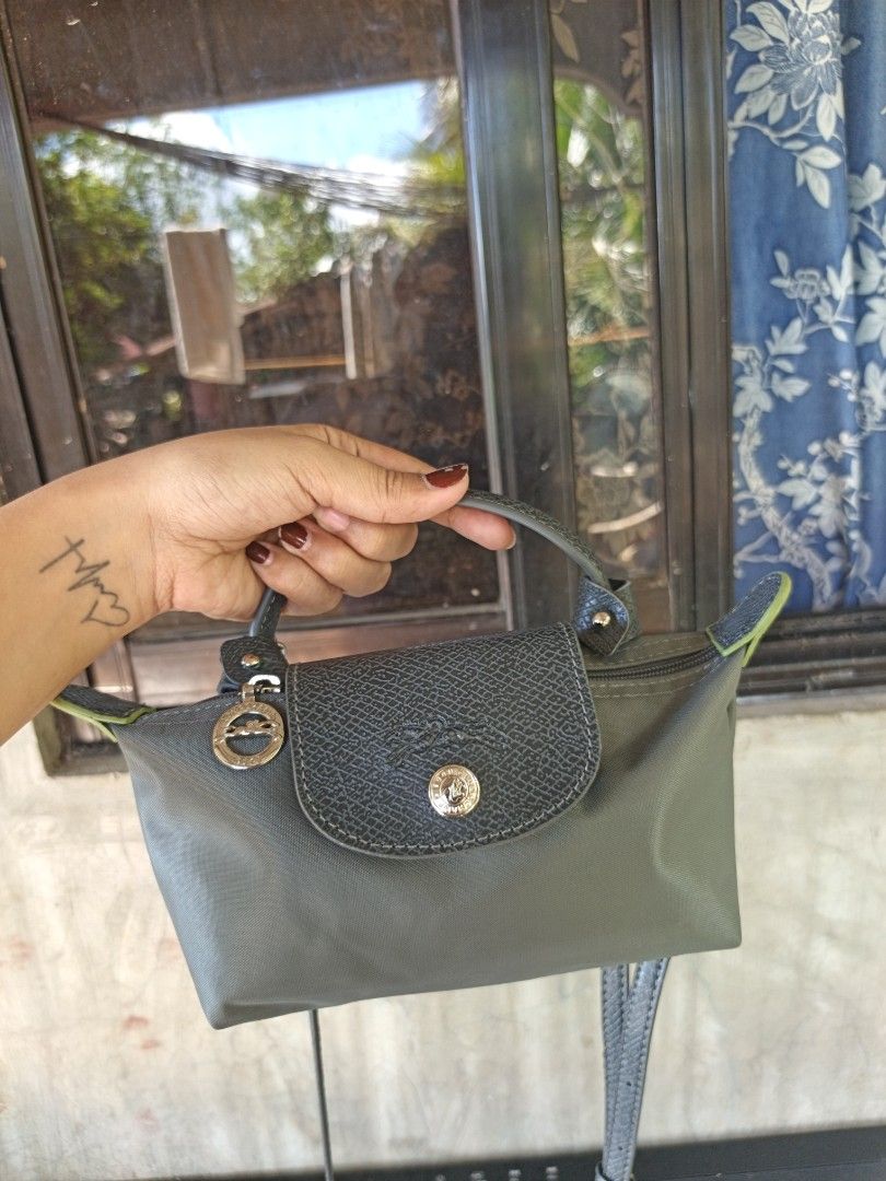 Longchamp small sling bag (Category: Cross-body Bags) located in Quezon, Isabela. Submitted by ukay-ukaybylyn (Listing ID 1466153186, Image 1). Description: excellent condition💯 no rubs no issue small size only isang phone lang ang kasya.