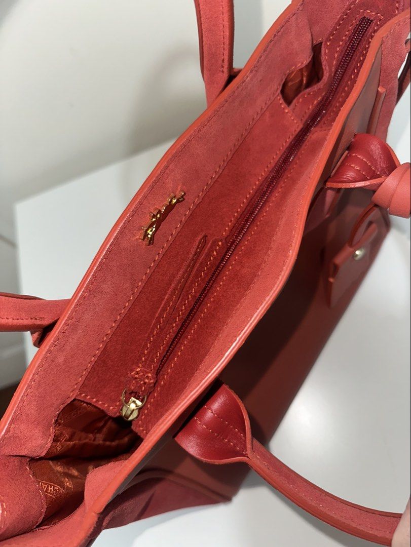 LONGCHAMP TOTE BAG (AUTHENTIC) (Category: Luxury Bags & Wallets) located in Bulacan. Submitted by declutterwithme128 (Listing ID 1466103184, Image 3). Description: —original (not class a or high quality) - bought in taiwan w/ dustbag (longchamp store) - still in very good condition (like new) - slightly negotiable - will send more pics / videos for sure buyer only - j&t / lalamove only.