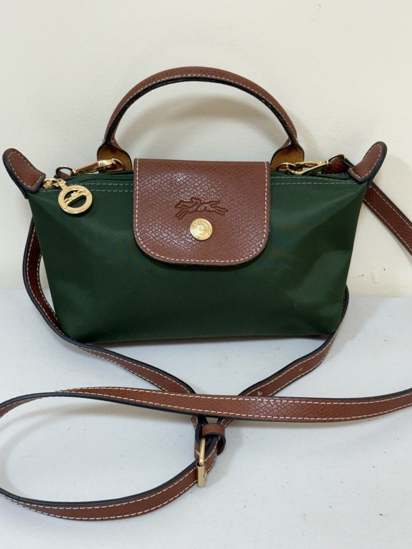 Longchampppp sling (Category: Luxury Bags & Wallets) located in Los Banos. Submitted by ditasbautista2329 (Listing ID 1465954605, Image 1). Description: Longchampppp sling Nylon material Good as new Actual pictures posted What you see is what you get.