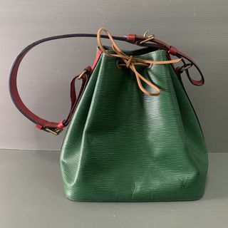 (Category: ) located in . Submitted by vintagebrandedstore (Listing ID 1465964699, Image 1). Description: .