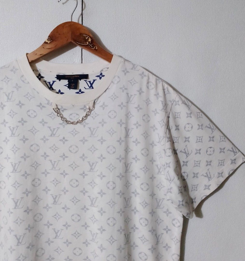 Louis Vuitton (Category: Tshirts & Polo Shirts ) located in Iligan City. Submitted by jh_pr0 (Listing ID 1466028497, Image 3). Description: Lóûíss Vūitttónn All over print Like new Small on tag (20x26) Color rate: 9.8/10 No issue Mine: 850+sf.