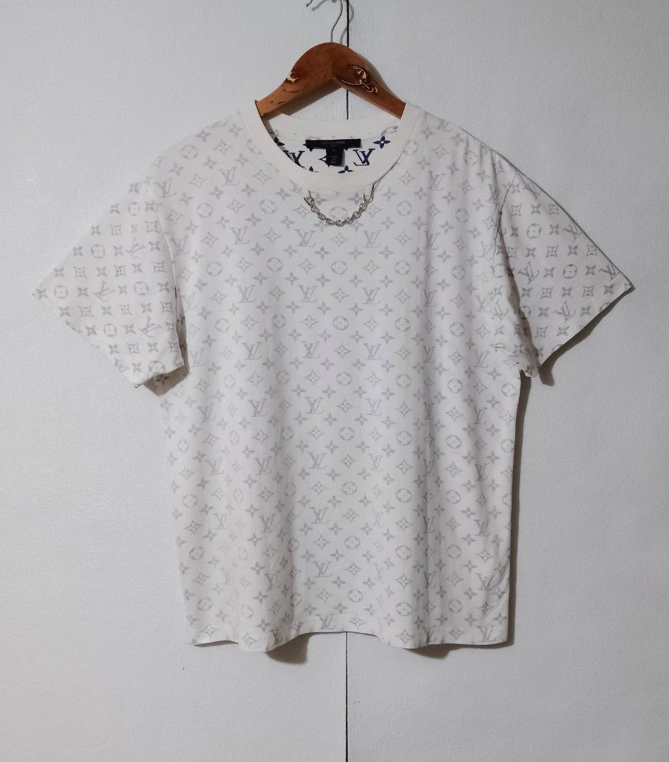 Louis Vuitton (Category: Tshirts & Polo Shirts ) located in Iligan City. Submitted by jh_pr0 (Listing ID 1466028497, Image 1). Description: Lóûíss Vūitttónn All over print Like new Small on tag (20x26) Color rate: 9.8/10 No issue Mine: 850+sf.