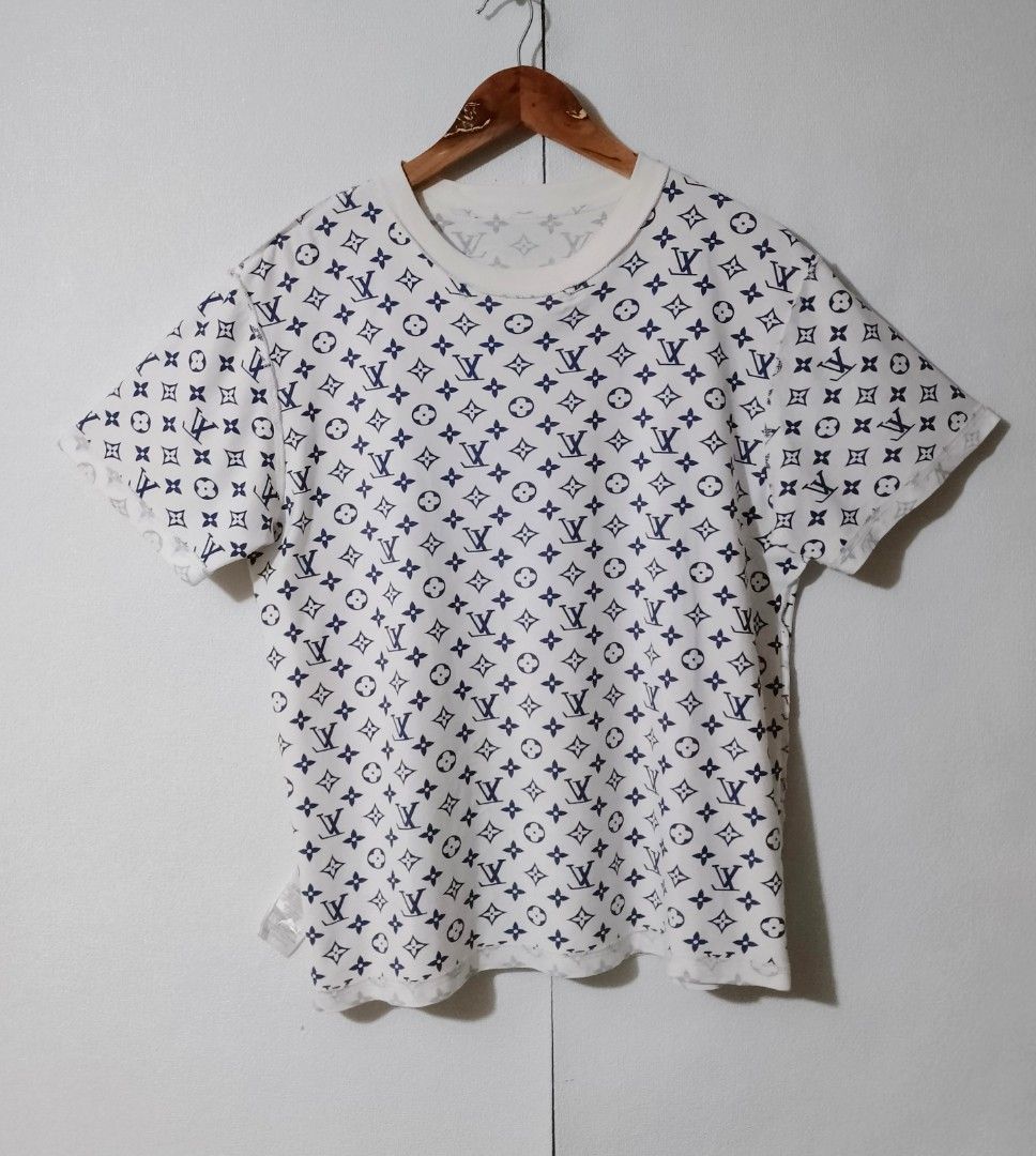 Louis Vuitton (Category: Tshirts & Polo Shirts ) located in Iligan City. Submitted by jh_pr0 (Listing ID 1466028497, Image 2). Description: Lóûíss Vūitttónn All over print Like new Small on tag (20x26) Color rate: 9.8/10 No issue Mine: 850+sf.