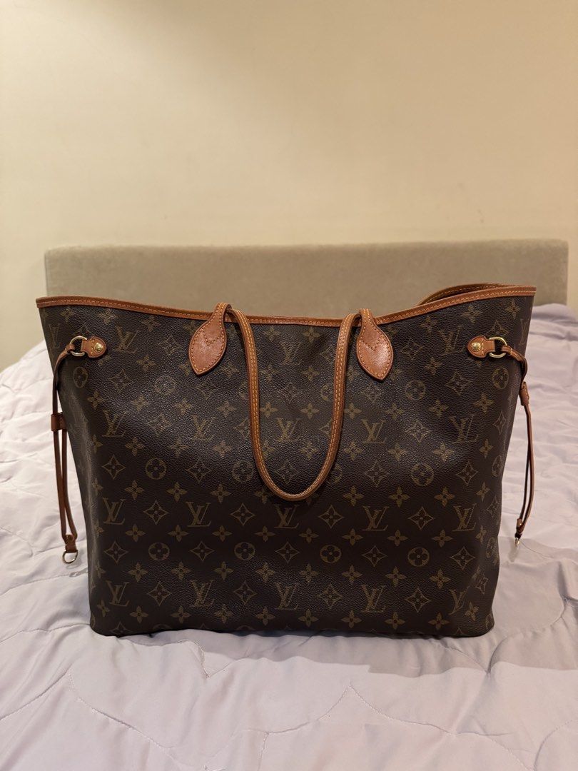 Louis Vuitton LV neverfull (Category: Luxury Bags & Wallets) located in Pasay City. Submitted by iflyph (Listing ID 1466155500, Image 1). Description: - Authentic Louis Vuitton Neverfull - lightweight - spacious perfect travel or workbag - 1 flaw zipper pocket peel very common for lv neverfull see pics 7/10 condition guaranteed authentic or money back no return no exchange.