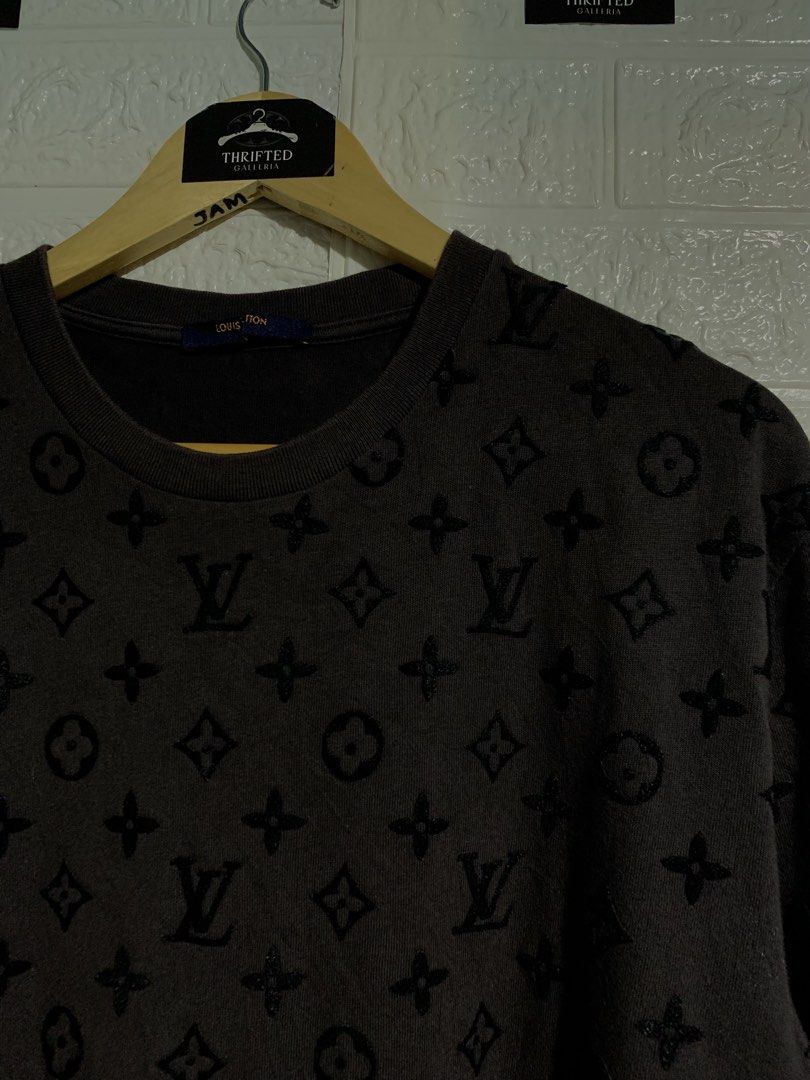 LOUIS VUITTON MONOGRAM (Category: Tshirts & Polo Shirts ) located in Hinatuan. Submitted by zenfire-36e0 (Listing ID 1466110922, Image 2). Description: carpetized logo.