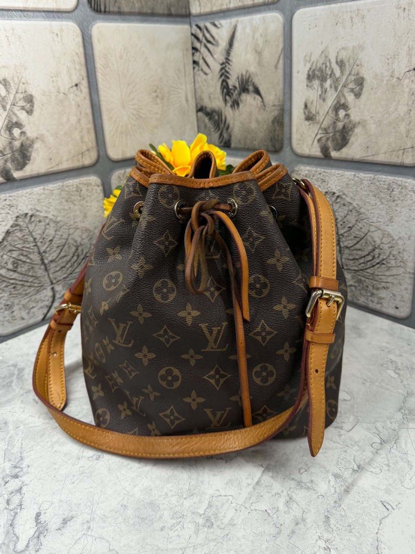 Louis Vuitton Petit Noé (Category: Luxury Bags & Wallets) located in Angono. Submitted by kkuroset (Listing ID 1465992854, Image 1). Description: vintage from japan no code.