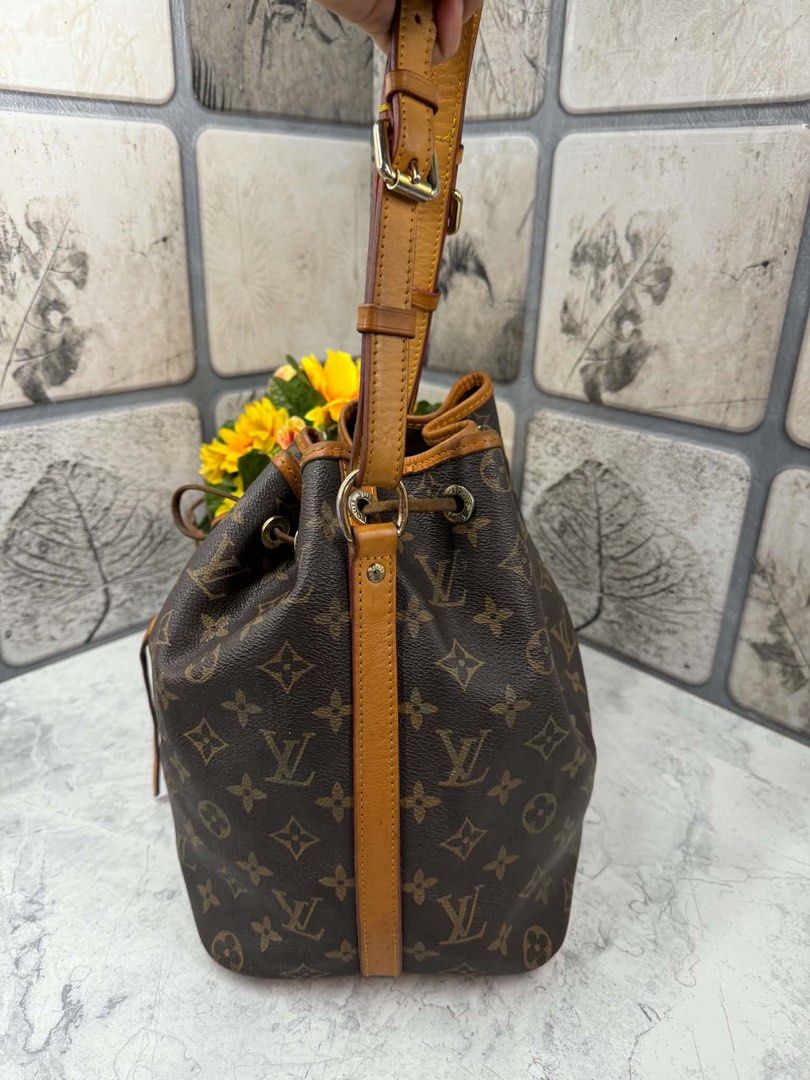 Louis Vuitton Petit Noé (Category: Luxury Bags & Wallets) located in Angono. Submitted by kkuroset (Listing ID 1465992854, Image 2). Description: vintage from japan no code.