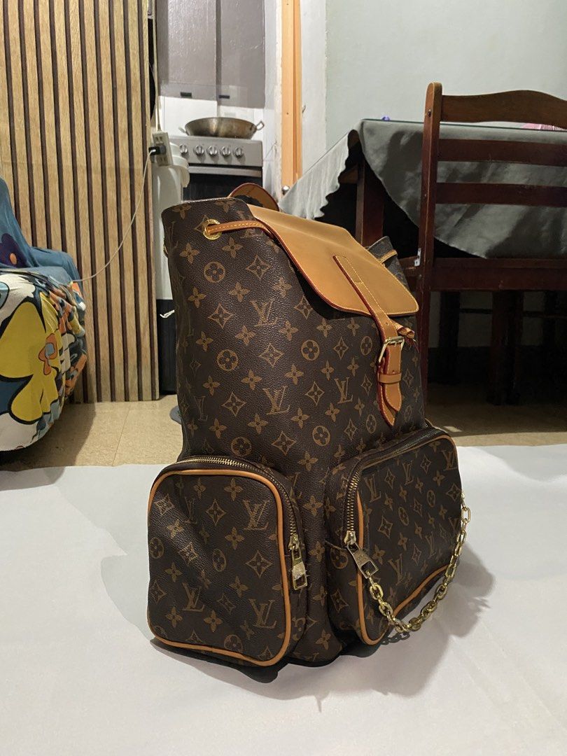 LOUIS VUITTON TRIO BACKPACK MONOGRAM (Category: Backpacks) located in Meycauayan. Submitted by yu1wardrobe (Listing ID 1466092989, Image 3). Description: LOUIS VUITTON TRIO BACKPACK MONOGRAM -with card,receipt, and other paper CR:10/10 ISSUE: LAST PICTURE EXCELLENT CONDITION .