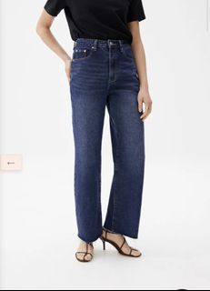 (Category: ) located in . Submitted by luxe.and.less (Listing ID 1465961646, Image 1). Description: .