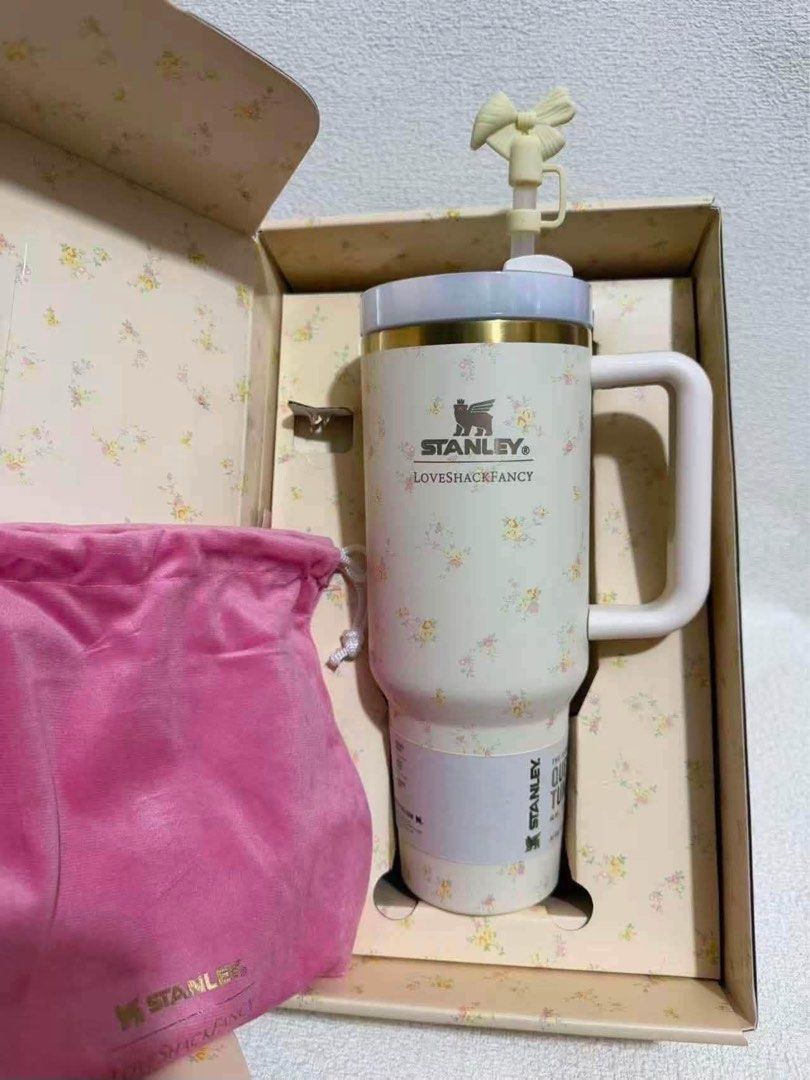 Love-shack stanley 40oz (Category: Water Bottles & Tumblers) located in Quezon City. Submitted by stuffs.hellyy (Listing ID 1466117583, Image 2). Description: 40 oz with box, velvet dust bag, straw & straw cover premium!! 💖 .