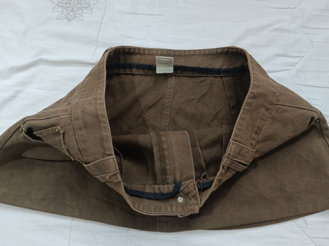 Lowrise Brown Denim Mini Skirt (Category: Skirts) located in San Juan City. Submitted by chanellycloe (Listing ID 1466049244, Image 2). Description: Brand: N/A Color: Brown Style: Mini Skirt Price: 150 📏Measurements: - Width: 30" - Length: 10" Mode of Payment: 💙GCash Mode of Delivery: 🧡Lalamove.