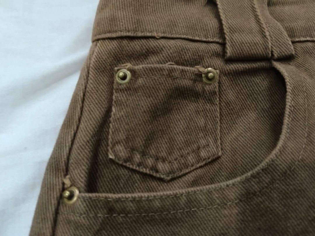 Lowrise Brown Denim Mini Skirt (Category: Skirts) located in San Juan City. Submitted by chanellycloe (Listing ID 1466049244, Image 3). Description: Brand: N/A Color: Brown Style: Mini Skirt Price: 150 📏Measurements: - Width: 30" - Length: 10" Mode of Payment: 💙GCash Mode of Delivery: 🧡Lalamove.