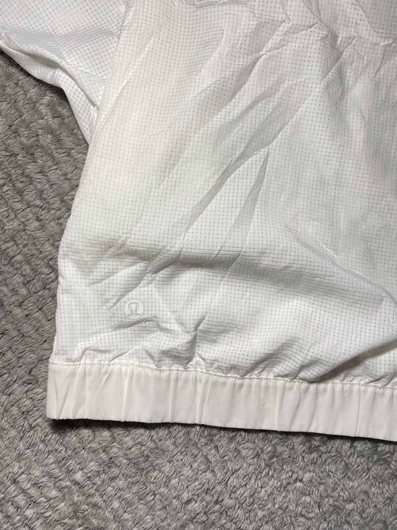 Lululemon (Category: Coats, Jackets and Outerwear) located in Prosperidad. Submitted by octaviorey80594 (Listing ID 1466117347, Image 3). Description: Lululemon packable windbreaker Excellent Dimes 18x22 Issue cut tag Needwash Pm if interested 📍Mindanao.