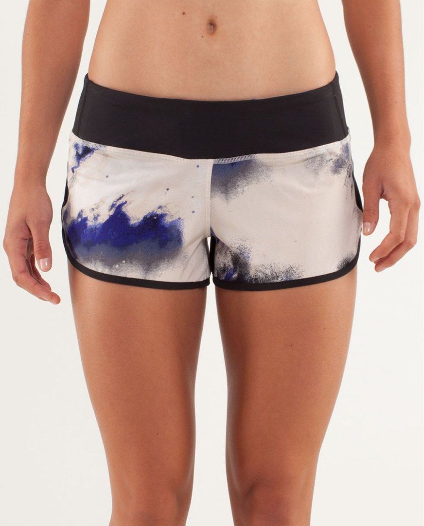 lululemon dot 6 (Category: Shorts) located in Malabon City. Submitted by lheithriftshop (Listing ID 1466045573, Image 2). Description: Sport wear no inner short.