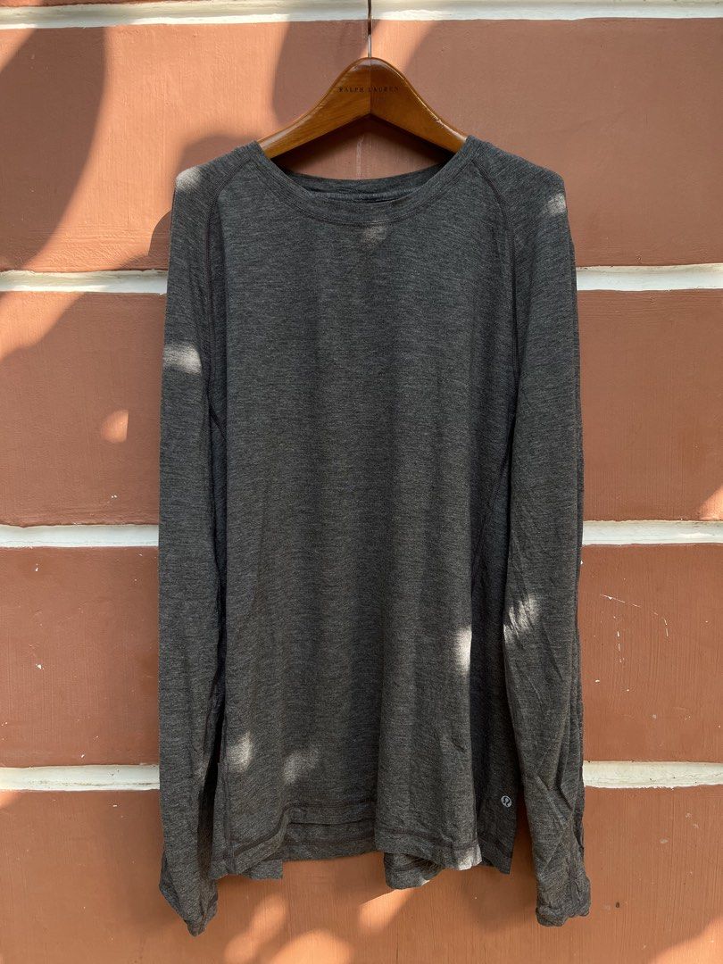 Lululemon Grey Sweatshirt Longsleeve size Medium-Large Unisex (Category: Activewear) located in Limasawa. Submitted by ndifferance (Listing ID 1466142376, Image 3). Description: RFS: Purely decluttering 📌Fit for Medium-Large sizes 📌Dimes: Length 28.5 inches Width 23.5 inches color rate grey 10/10 No issue. No flaws 📌Missing tags Great condition 💯 .