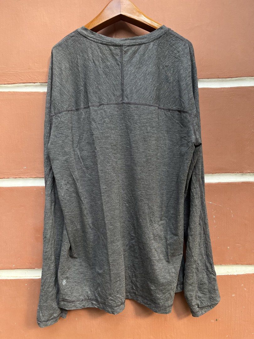 Lululemon Grey Sweatshirt Longsleeve size Medium-Large Unisex (Category: Activewear) located in Limasawa. Submitted by ndifferance (Listing ID 1466142376, Image 1). Description: RFS: Purely decluttering 📌Fit for Medium-Large sizes 📌Dimes: Length 28.5 inches Width 23.5 inches color rate grey 10/10 No issue. No flaws 📌Missing tags Great condition 💯 .