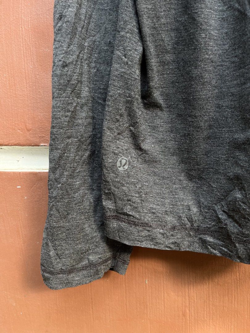 Lululemon Grey Sweatshirt Longsleeve size Medium-Large Unisex (Category: Activewear) located in Limasawa. Submitted by ndifferance (Listing ID 1466142376, Image 2). Description: RFS: Purely decluttering 📌Fit for Medium-Large sizes 📌Dimes: Length 28.5 inches Width 23.5 inches color rate grey 10/10 No issue. No flaws 📌Missing tags Great condition 💯 .