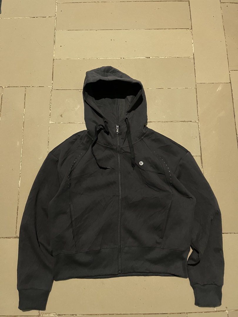 LULULEMON HOODIE (Category: Others Tops) located in Valencia. Submitted by hunterxthrifter (Listing ID 1466135204, Image 1). Description: GOOD ASNEW NO ISSUE SIZE XL W-23 L-25.