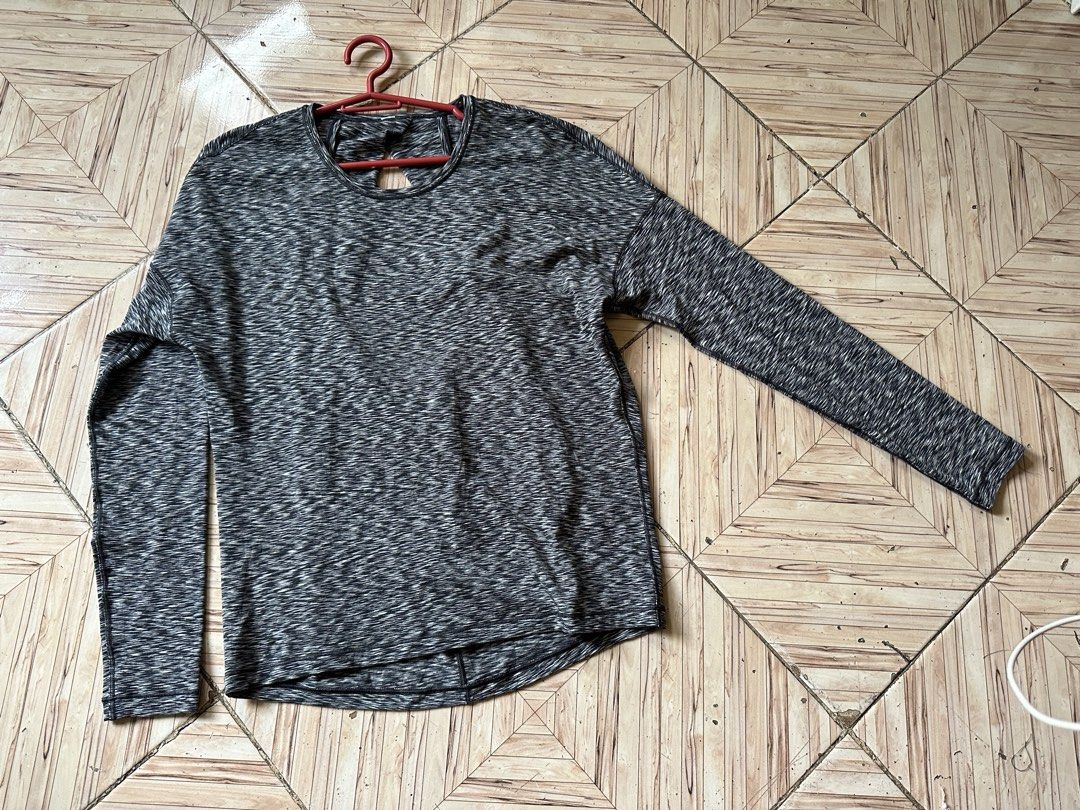 Lululemon Long Sleeve Athletic Top Space Dye Grey (Category: Longsleeves) located in Angeles City. Submitted by alejeong27 (Listing ID 1466024137, Image 1). Description: - Brand: Lululemon - Color: Grey space dye - Style: Long sleeve top with open overlapping back - Details: Reflective logo near bottom hem - Fit: Relaxed fit through the body - Material: Soft and stretchy athletic fabric - Condition: Great for workouts or casual wear.