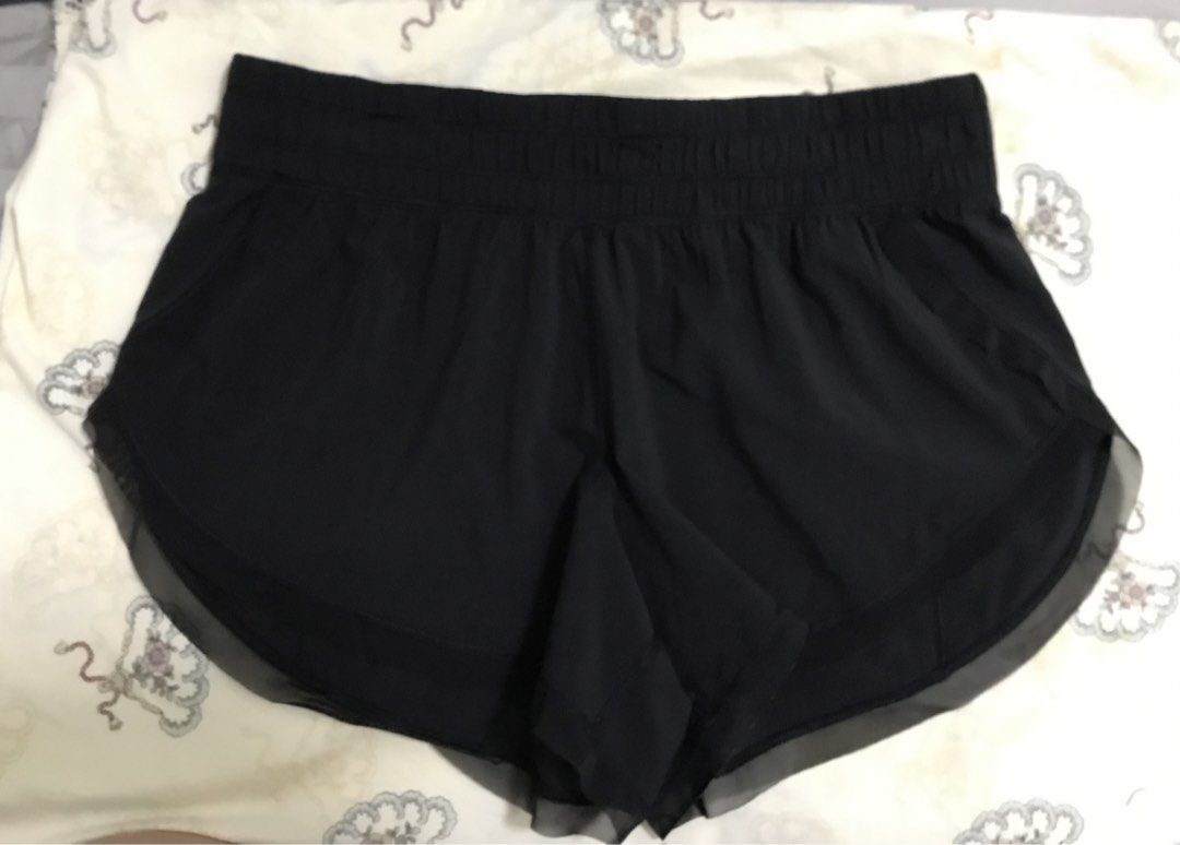 Lululemon Running Short (Category: Activewear) located in Manila. Submitted by freshlemon58885 (Listing ID 1466102856, Image 1). Description: Dot 8 Normal sign of usage No issue .