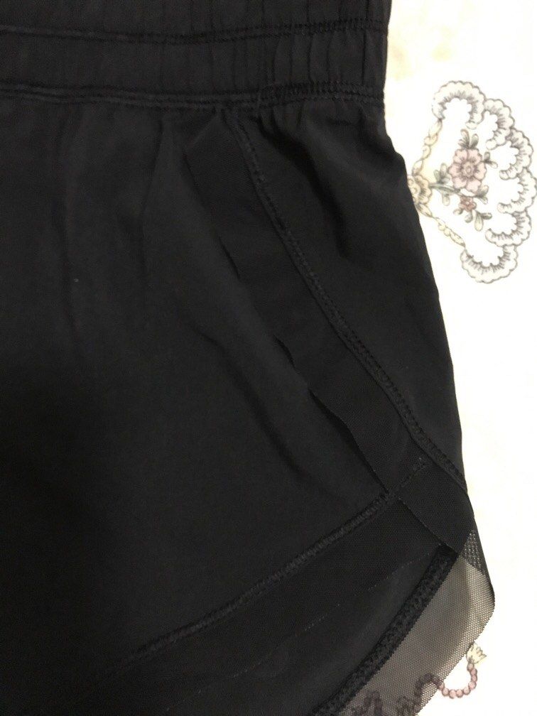Lululemon Running Short (Category: Activewear) located in Manila. Submitted by freshlemon58885 (Listing ID 1466102856, Image 2). Description: Dot 8 Normal sign of usage No issue .