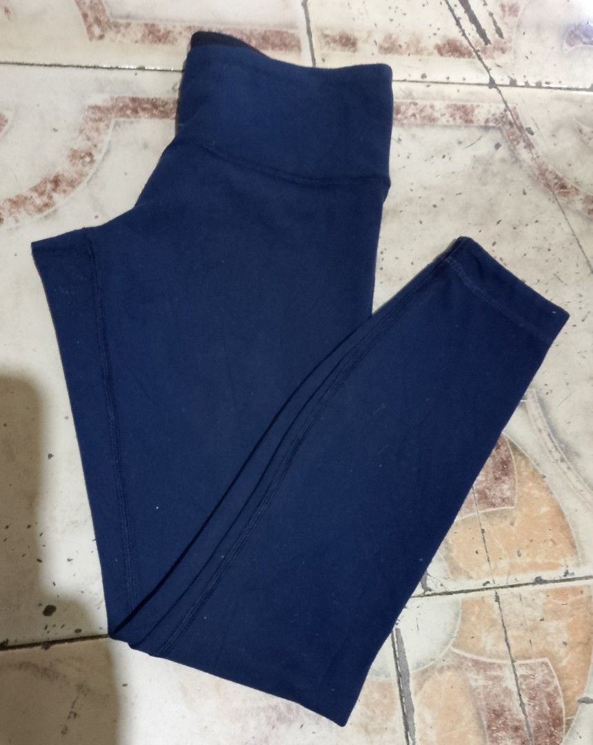 Lululemon tights navyblue (Category: Activewear) located in Baguio. Submitted by ukay.kayuhjan (Listing ID 1466035926, Image 3). Description: lululemon navyblue tights no.4 on tag 31.5length excellent 180₱.