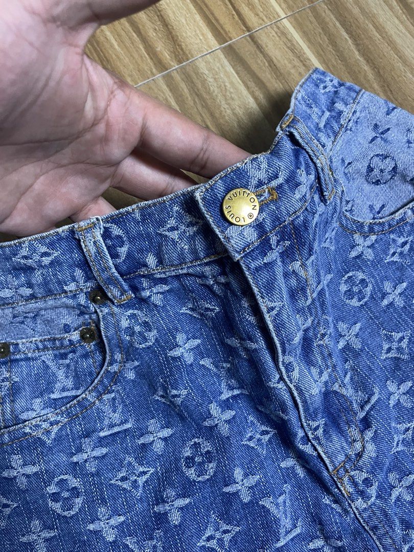 Lv monogram (Category: Luxury Apparel) located in Naga. Submitted by black-market00 (Listing ID 1466084418, Image 3). Description: Waist 26 Lenght 12 No issue.