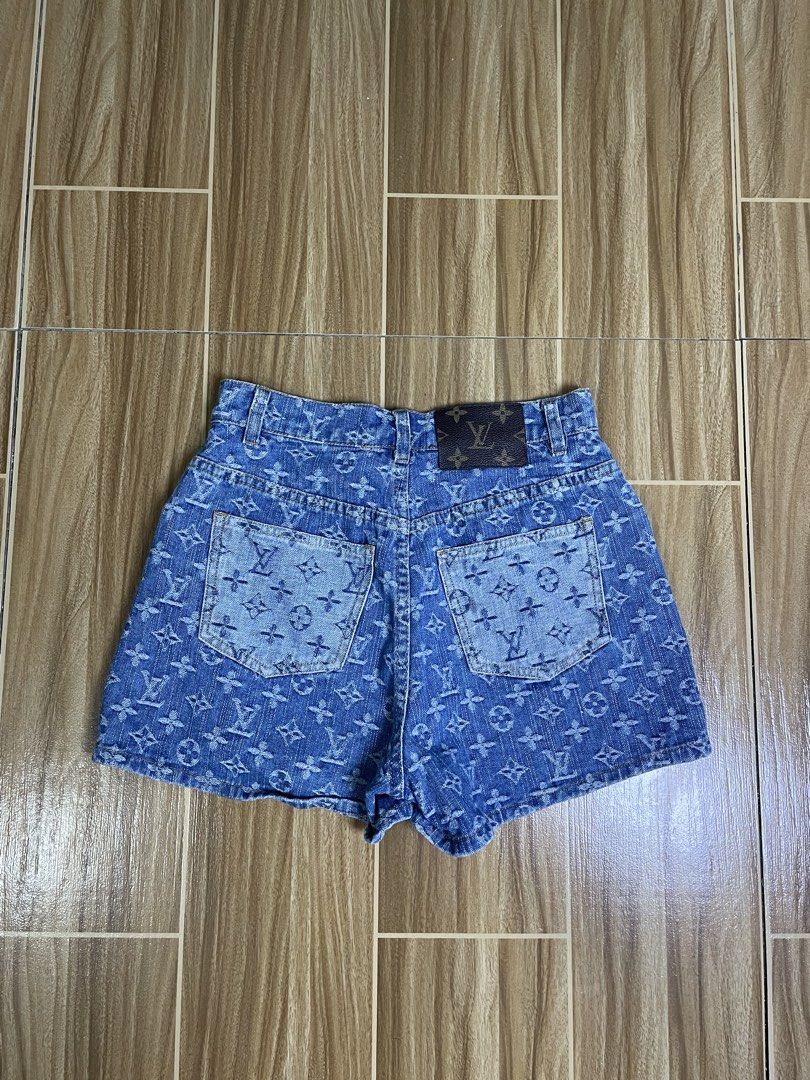 Lv monogram (Category: Luxury Apparel) located in Naga. Submitted by black-market00 (Listing ID 1466084418, Image 2). Description: Waist 26 Lenght 12 No issue.