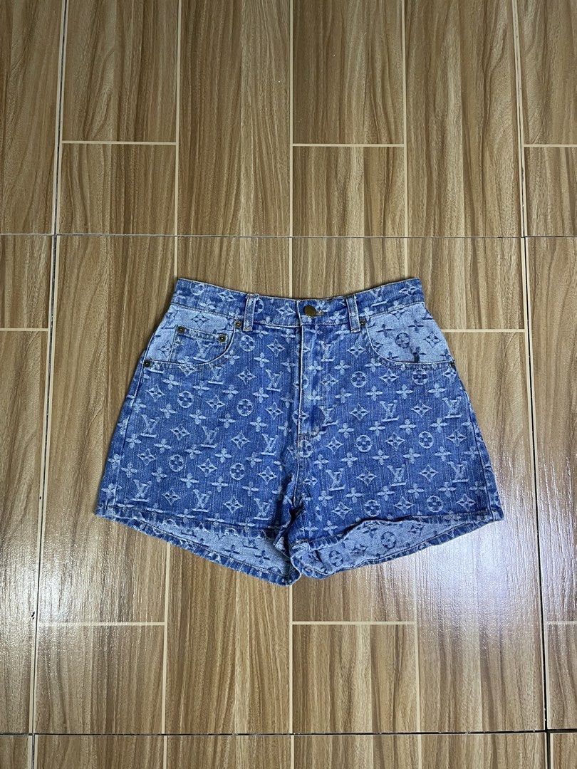 Lv monogram (Category: Luxury Apparel) located in Naga. Submitted by black-market00 (Listing ID 1466084418, Image 1). Description: Waist 26 Lenght 12 No issue.