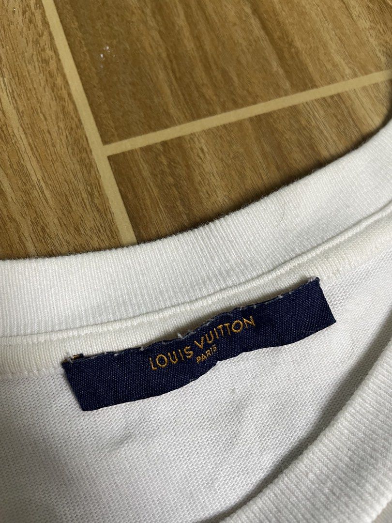Lv Monogram (Category: Luxury Apparel) located in Naga. Submitted by black-market00 (Listing ID 1466125391, Image 2). Description: Width 20 Lenght 27 Issue last pic .