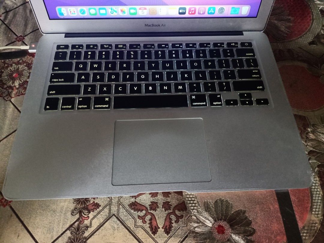 MacBook Air 13-inch Early 2015 8GB RAM, SSD 128Gb,1.6GHz i5
