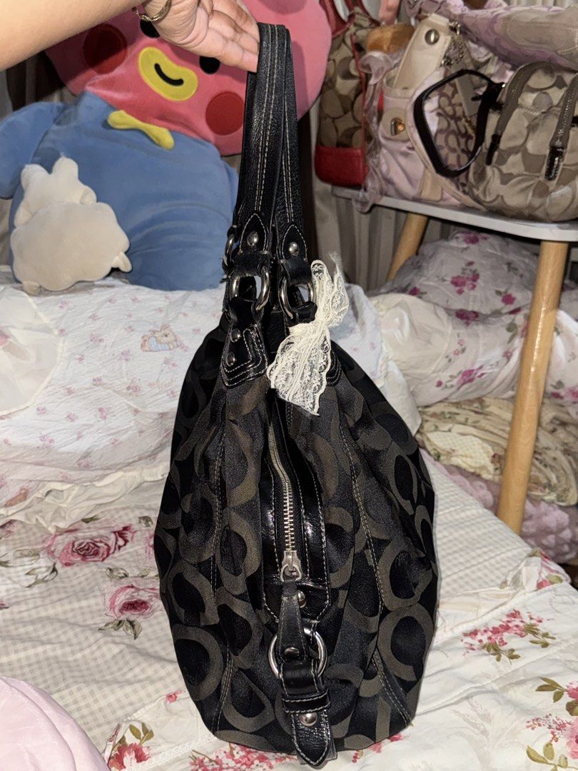 Madison brown/black tote (Category: Shoulder Bags) located in Caloocan City. Submitted by ravihannaa (Listing ID 1465972393, Image 2). Description: .