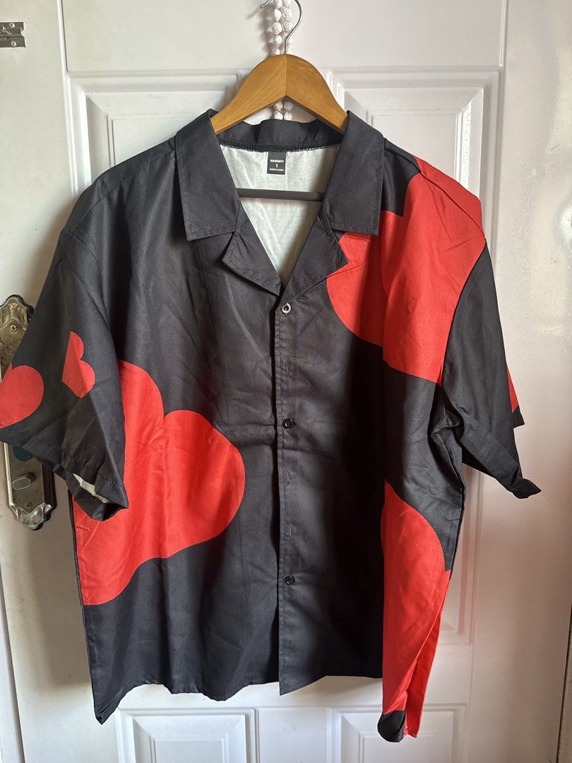 MANFINITY Heart Print Oversized Button Down Polo (Category: Tshirts & Polo Shirts ) located in Las Pinas. Submitted by sellerkjb (Listing ID 1465954132, Image 3). Description: BRAND NEW SMALL ON TAG OVERSIZED 25 x 28 inches LAS PINAS CITY.