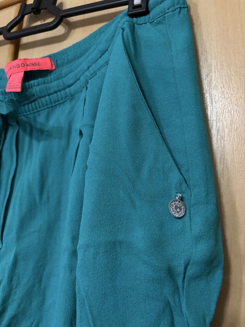 MANGO Basic Teal Drawstring Pants Size M (Category: Other Bottoms) located in Petaling Jaya. Submitted by anonymous_j (Listing ID 1465995091, Image 3). Description: - Brand: Mango Basic - Color: Teal - Size: M - Waistband: Elastic with adjustable drawstring - Pockets: Handy side pockets with metal logo charm - Fit: Relaxed fit for all-day comfort - Condition: Great for everyday casual wear.
