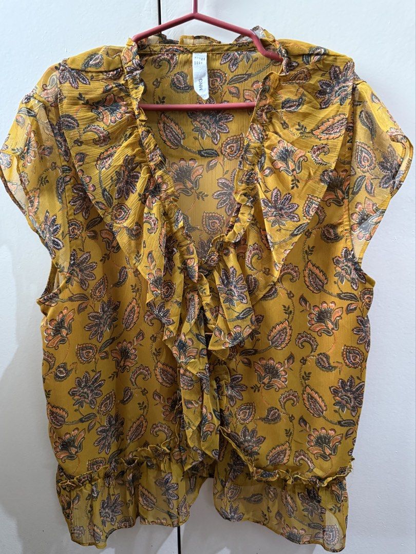 Mango blouse (Category: Blouses) located in Makati City. Submitted by prebykris (Listing ID 1466137469, Image 1). Description: Used once Purchased in Mango, Greenbelt Rfs: no longer my style; decluttering.